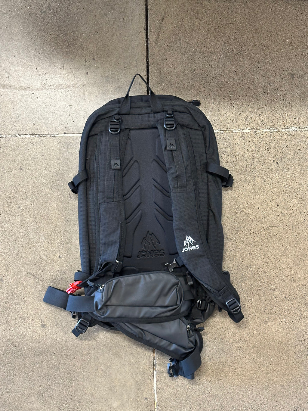 Jones DSCNT Backpack Black 25L
