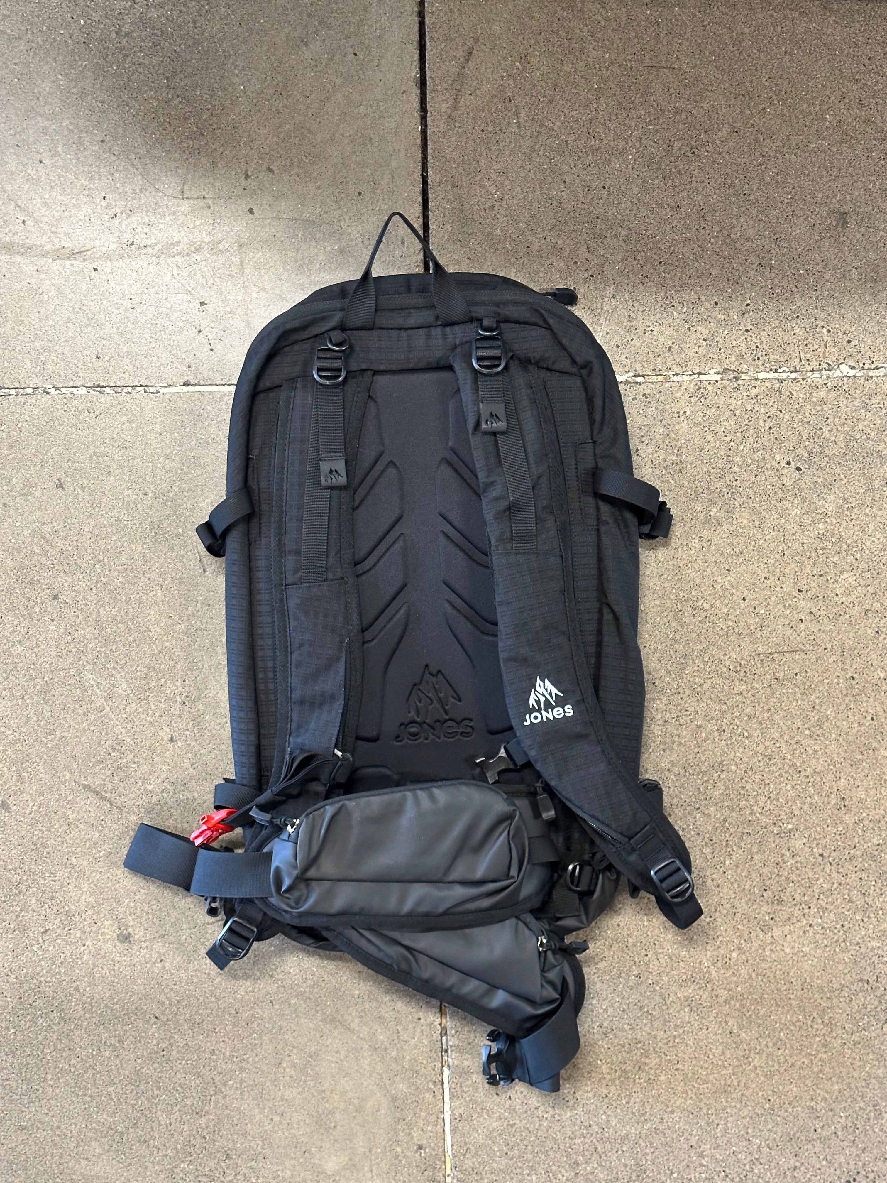 Jones DSCNT Backpack Black 25L